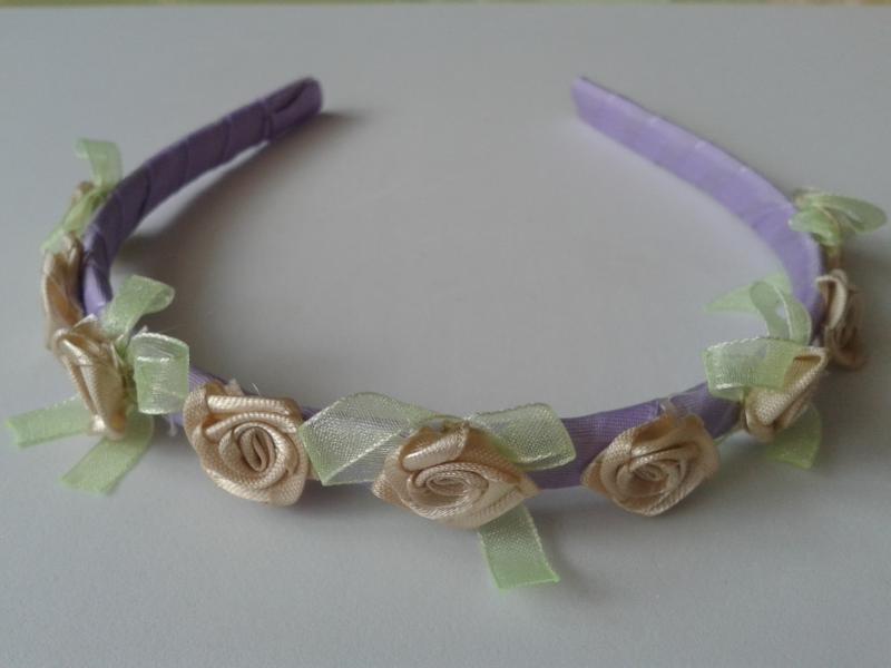 ESKÜVŐ HPT23 - Bézs szatén rózsás lila hajpánt, hajráf