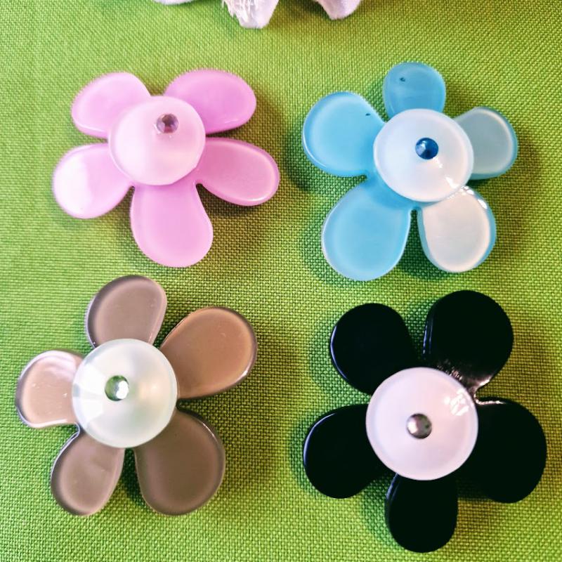 ESKÜVŐ HPT51 - Margaréta formájú strasszköves hajpánt, hajráf dísz - bross, kitűző