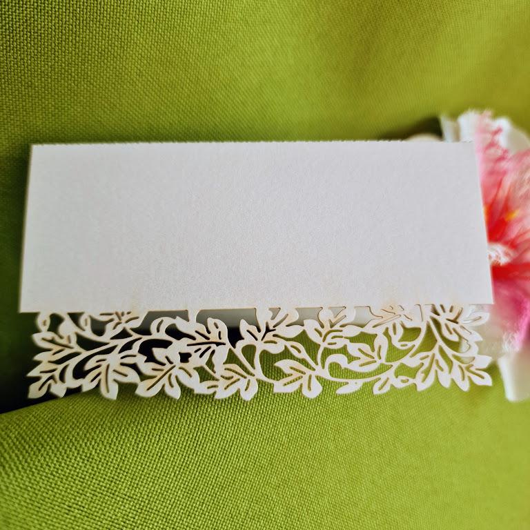 ESKÜVŐ KIEG22 - Esküvői ültetőkártya - fehér levél csipke mintás