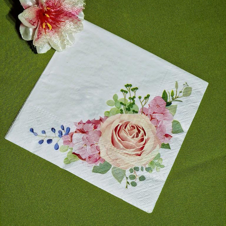 ESKÜVŐ KIEG24 - 3 rétegű rózsás fehér színű szalvéta darabra