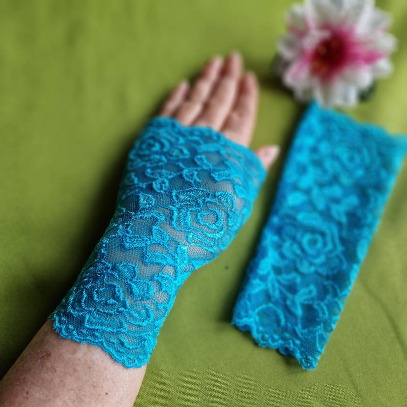 ESKÜVŐ KTY58 – 18cm-es ujjatlan türkizkék színű csipke kesztyű