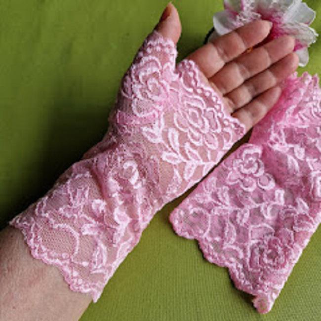 ESKÜVŐ KTY73 - 18cm-es egy ujjas rózsaszín csipke kesztyű