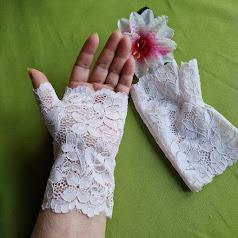 ESKÜVŐ KTY79 - 15cm-es egy ujjas halvány rózsaszín színű csipke kesztyű