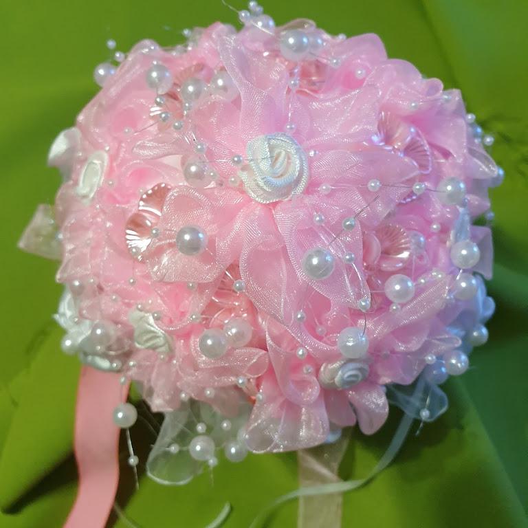 ESKÜVŐ MCS09 - Menyasszonyi csokor fehér közepű rózsaszín és fehér virágokból
