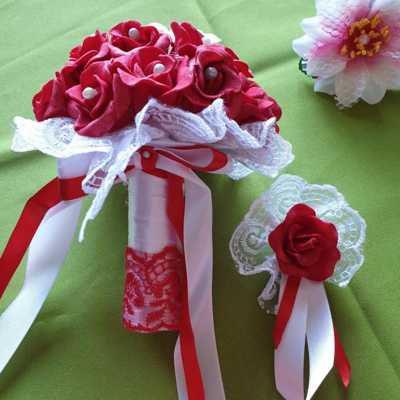 ESKÜVŐ MCS20 - Menyasszonyi csokor, vőlegényi kitűző -  piros habrózsa szett
