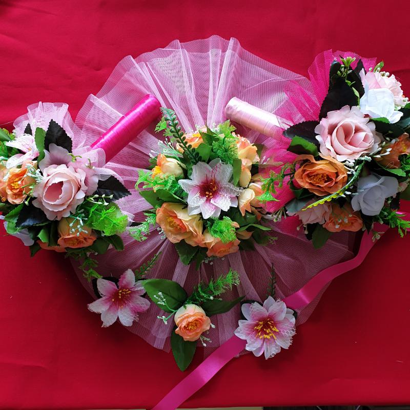 ESKÜVŐ MCS39 - menyasszonyi csokor szett:  autódísz, 2db csuklódísz, 2db kitűző + 2db csokor