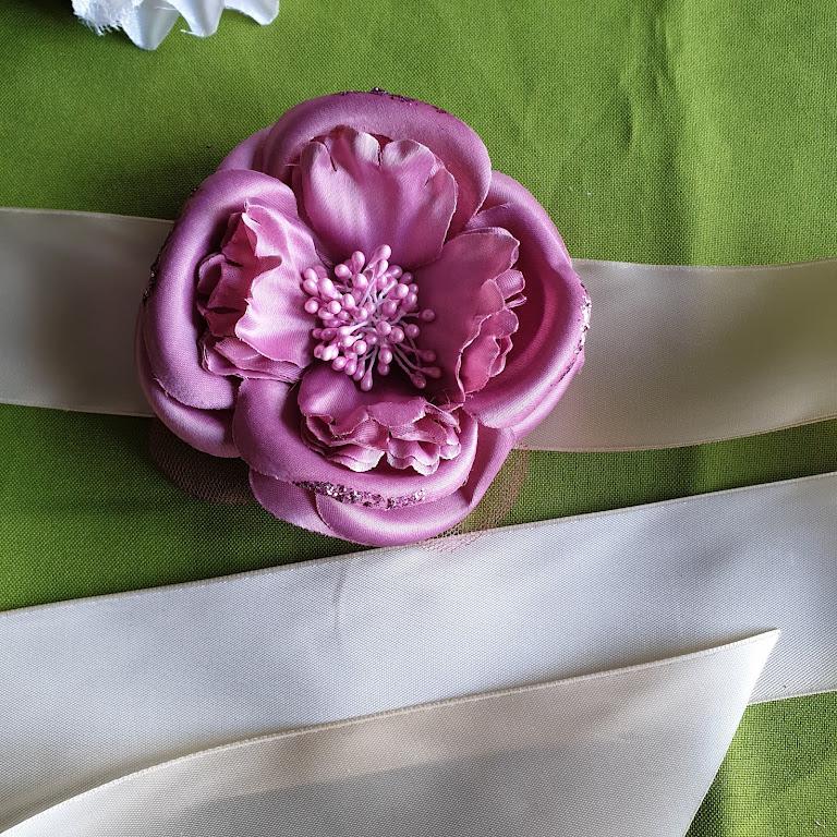 ESKÜVŐ MÖV13 - 11cm-es mályva színű virágos menyasszonyi öv