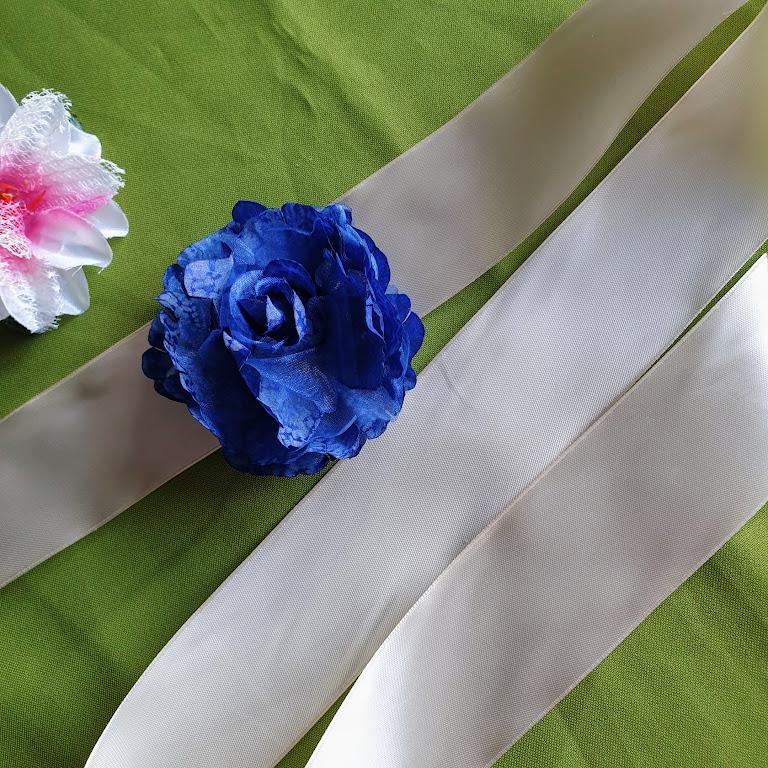 ESKÜVŐ MÖV16 - 10cm-es királykék színű virágos menyasszonyi öv