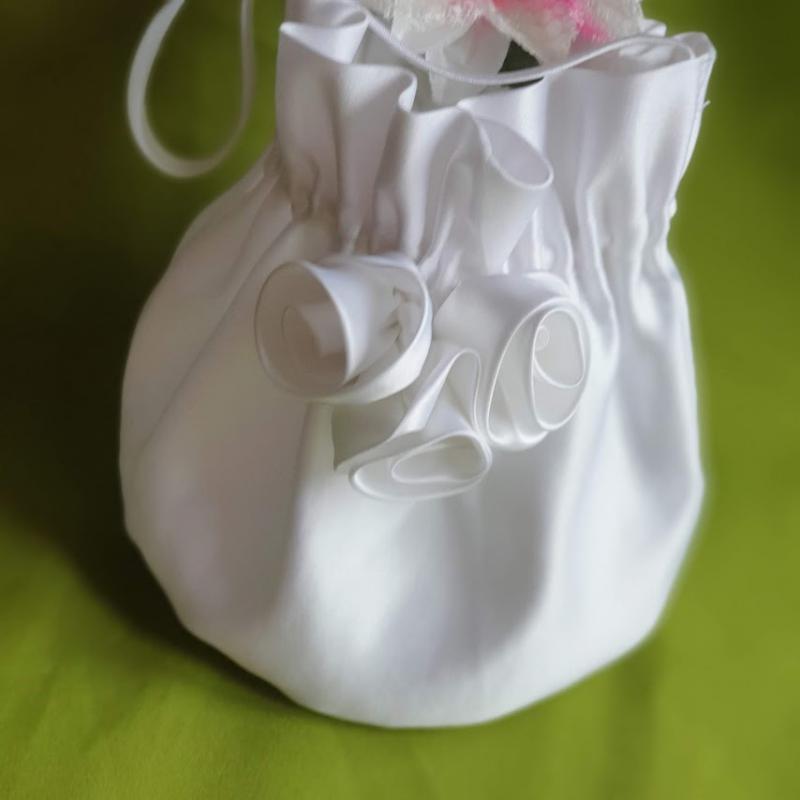 ESKÜVŐ MSZ08 - Menyasszonyi szütyő, tatyó fehér rózsákkal