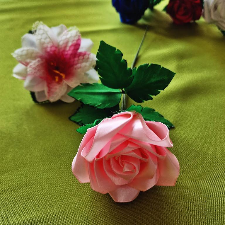 ESKÜVŐ RZS02 - Kézzel készített rózsaszín szatén rózsaszál