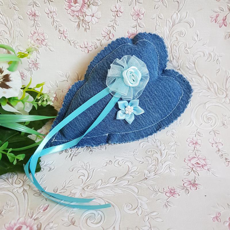 Esküvői farmer szív alakú kék virágos gyűrűpárna