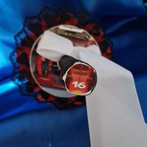 BALLAGÁS MCS47 – Egyedi kérés alapján - F1-es pilóták fotójával szatén csokor