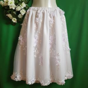 ESKÜVŐ ASZ43 - Fehér színű, hímzett 3D virágos rövid menyasszonyi szoknya