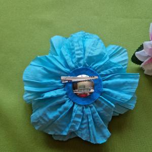ESKÜVŐ BCS18 - Kitűző, bross, hajcsat - türkizkék színű textil virág, rózsa kb. 15cm