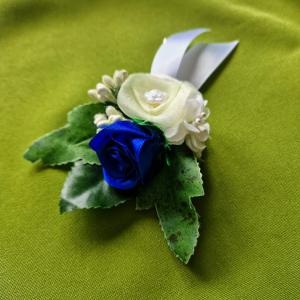 ESKÜVŐ BOK36 - Királykék szatén rózsás kitűző, bokréta