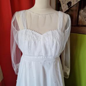 ESKÜVŐ BOL104 - Fehér menyasszonyi hosszú csipkés ujjú gombos boleró