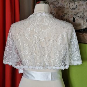 ESKÜVŐ BOL119 - Elegáns fehér csipke boleró, pelerin