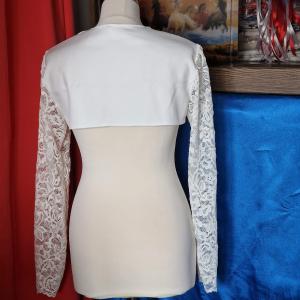 ESKÜVŐ BOL129B - Ekrü menyasszonyi hosszú ujjú ujjú bordűrös csipkés boleró