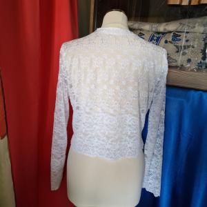 ESKÜVŐ BOL133 - Bordűrös menyasszonyi hosszú ujjú csipke boleró