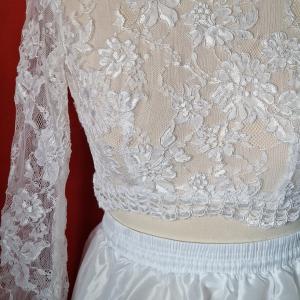 ESKÜVŐ BOL135 - Fehér menyasszonyi 1/2 ujjú, hátul gombos csipke boleró