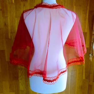 ESKÜVŐ BOL15 - Elegáns csipkés szélű piros színű boleró, pelerin