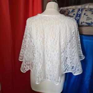 ESKÜVŐ BOL21B1 - Elegáns ekrü színű csipke boleró, pelerin