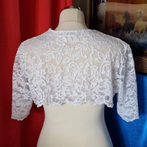 ESKÜVŐ BOL31C - Hófehér menyasszonyi rövid ujjú bordűrös csipke boleró