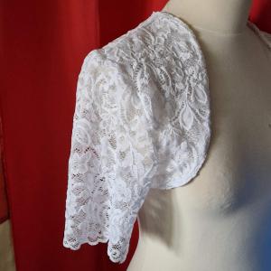 ESKÜVŐ BOL31C - Hófehér menyasszonyi rövid ujjú bordűrös csipke boleró