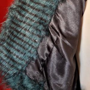 ESKÜVŐ BOL73 - fenyőzöld - fekete menyasszonyi hosszú ujjú szőrme boleró