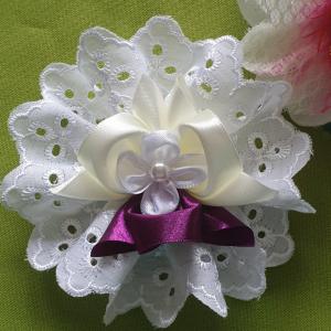 ESKÜVŐ CSD05 - Madeira csuklódísz szatén virággal - ekrü lila