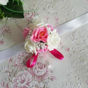 ESKÜVŐ CSD20 - Pink és fehér habvirágból készült csuklódísz