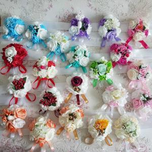 ESKÜVŐ CSD25 - Kék és fehér habvirágból készült csuklódísz