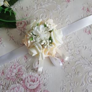 ESKÜVŐ CSD28 - Ekrü és fehér habvirágból készült csuklódísz