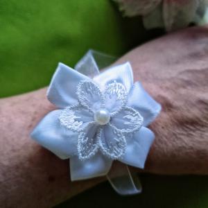 ESKÜVŐ CSD33 - Hímzett gyöngyös virágos csuklódísz