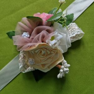 ESKÜVŐ CSD41A - Ekrü és fehér árnyalatű menyasszonyi csuklódísz