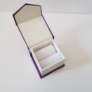 ESKÜVŐ DCS38 – Lila színű szatén gyűrűtartó doboz