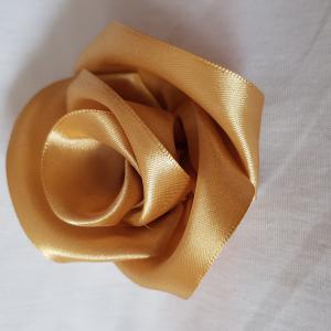 Esküvő DEK54 - Kézzel készített szatén rózsa 50mm-es szalagból - több színben