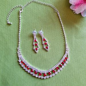 ESKÜVŐ ÉSZ07 – Piros és kristály Strasszköves ékszer szett: nyaklánc + fülbevaló