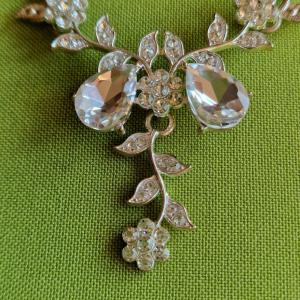 ESKÜVŐ ÉSZ19 – Kristályköves virágos ékszer szett: nyaklánc + fülbevaló