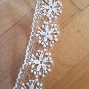 ESKÜVŐ FTY121 - Csipkés szélű, Fésű nélküli, EKRÜ menyasszonyi fátyol, spanyol fátyol