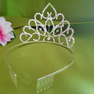 ESKÜVŐ HAD115 - 9cm magas Menyasszonyi Tiara, Korona, Hajdísz fésűvel