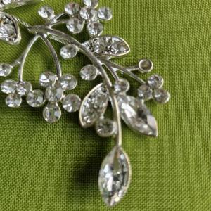 ESKÜVŐ HAD159 - Menyasszonyi strasszköves virágos leveles hajfésű, hajdísz