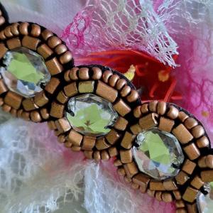 ESKÜVŐ HAD170 – Handmade - Strasszos óarany színű menyasszonyi gumis hajpánt