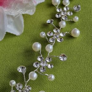 ESKÜVŐ HAD247 – Menyasszonyi gyöngyös, strassz virágos hajdísz