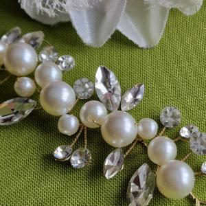 ESKÜVŐ HAD250 – Menyasszonyi gyöngyös strasszos hajdísz