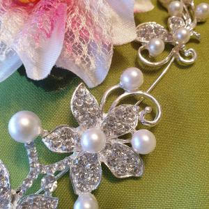 ESKÜVŐ HAD27 - Menyasszonyi strasszköves, gyöngyös, virág hajdísz, hajdrót