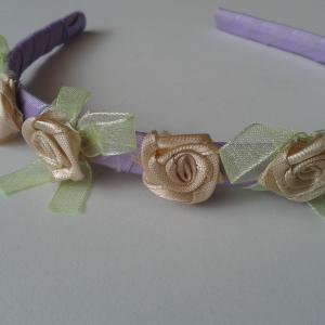 ESKÜVŐ HPT23 - Bézs szatén rózsás lila hajpánt, hajráf