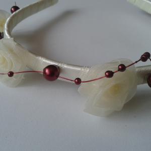 ESKÜVŐ HPT27 - Organza virágos halványsárga hajpánt, hajráf