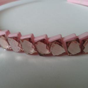 ESKÜVŐ HPT34 - Rózsaszín műanyag hajpánt, hajráf lapka díszítéssel