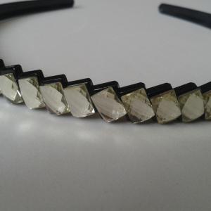 ESKÜVŐ HPT35 - Fekete műanyag hajpánt, hajráf lapka díszítéssel